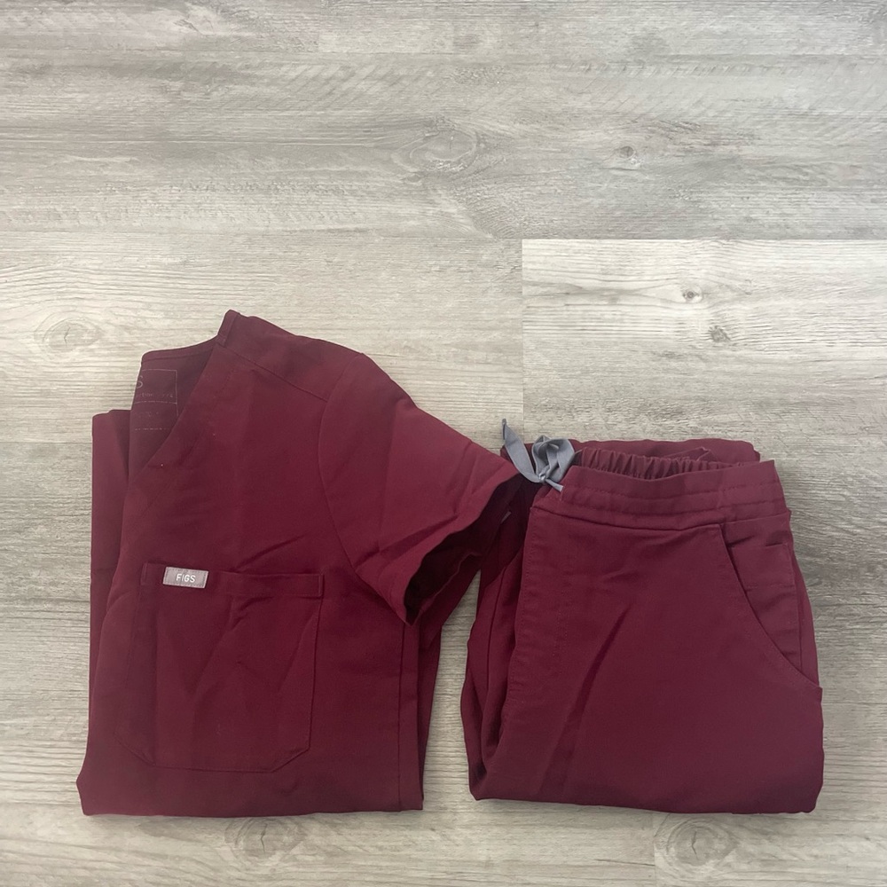 FIGS Maroon set